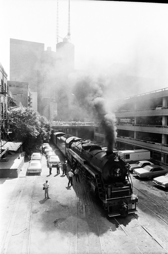 Freedom Train on its way to Navy Pier - Perry C. Riddle for Chicago Sun-Times