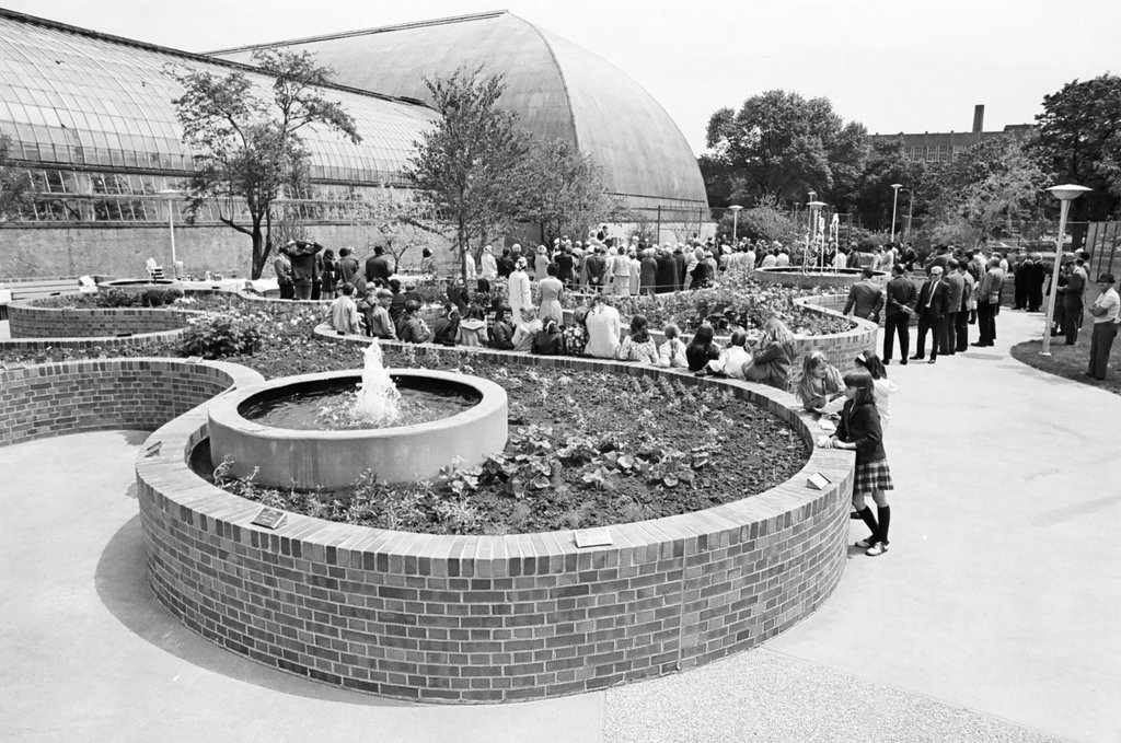 Dedication ceremony of Garfield Park Garden for the Blind - John H. White for Chicago Sun-Times
