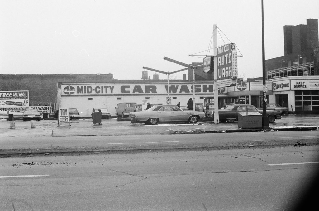 No gas at the Standard Gas Station - Charles Krejcsi for Chicago Sun-Times