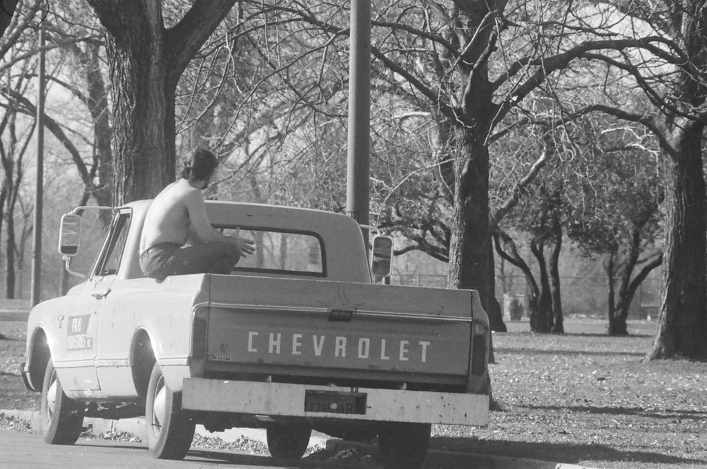 People in Marquette Park on a sunny day - Jack Lenahan for Chicago Sun-Times