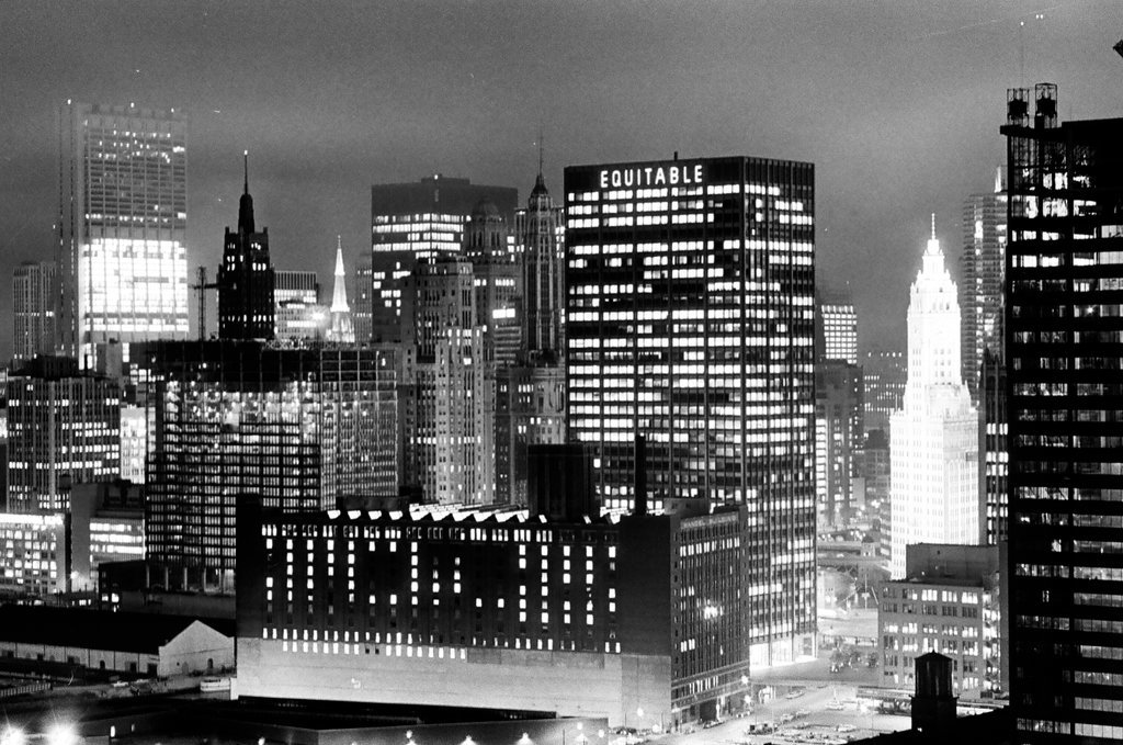 Downtown Chicago streets at night - Howard D. Simmons for Chicago Sun-Times