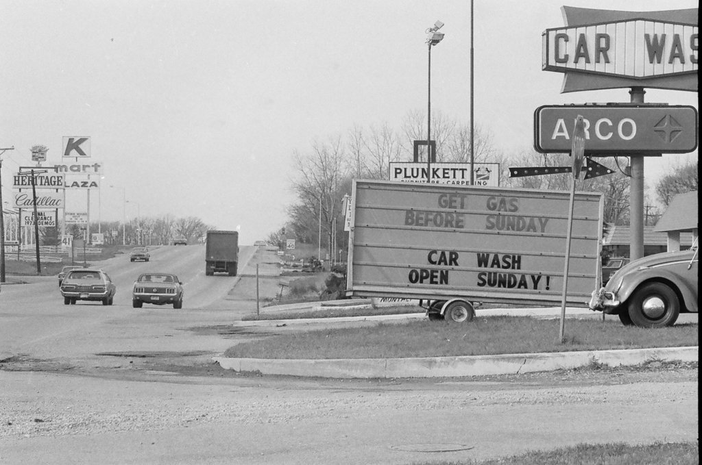 Kean Bros Gas Station closure in Oak Lawn - Gene Pesek for Chicago Sun-Times