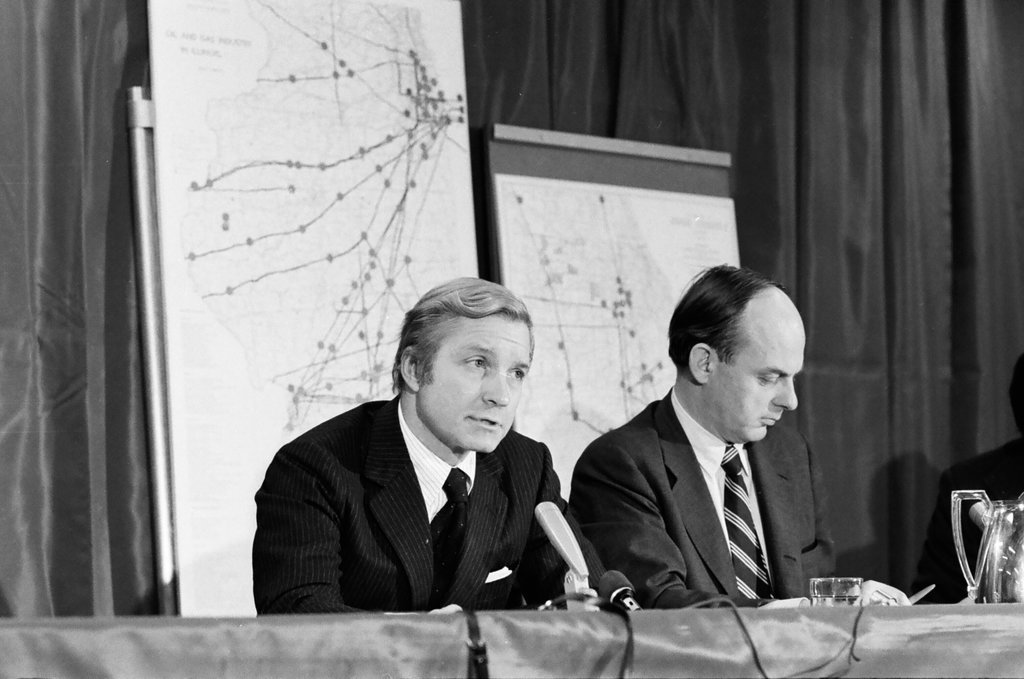 Hearing on gasoline shortage - Henry Herr Gill for Chicago Sun-Times
