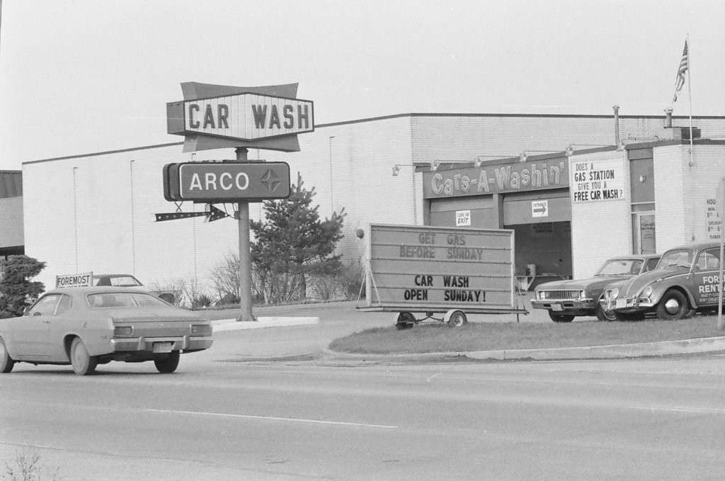 Kean Bros Gas Station closure in Oak Lawn - Gene Pesek for Chicago Sun-Times