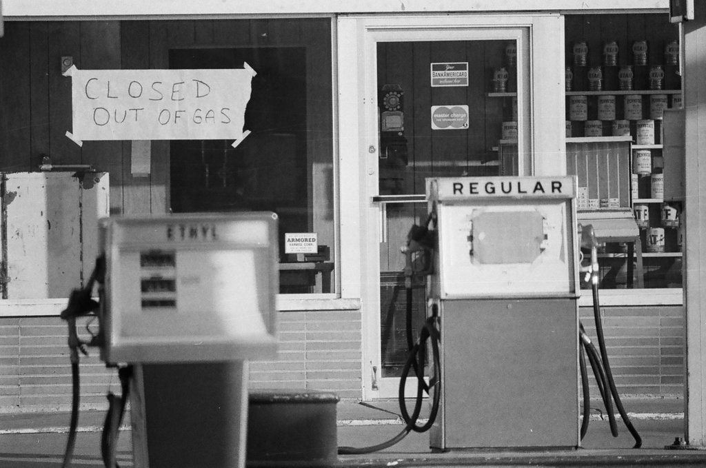 Kean Bros Gas Station closure in Oak Lawn - Gene Pesek for Chicago Sun-Times