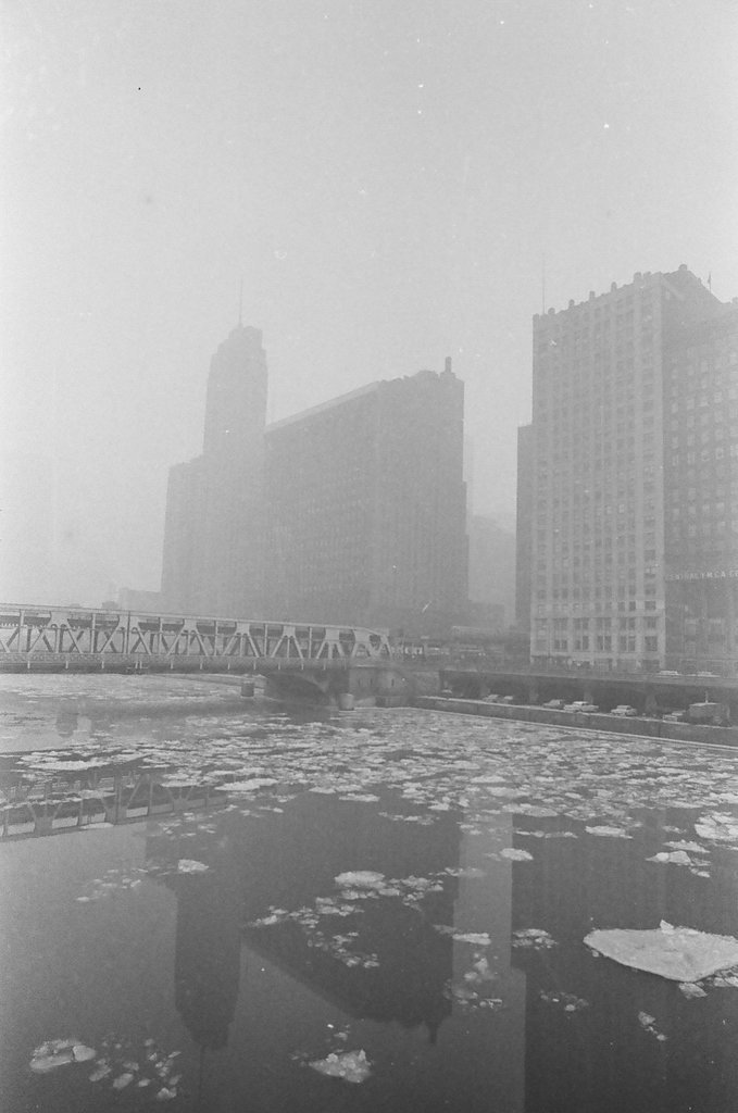 Foggy weather by the Merchandise Mart - Jack Dykinga for Chicago Sun-Times