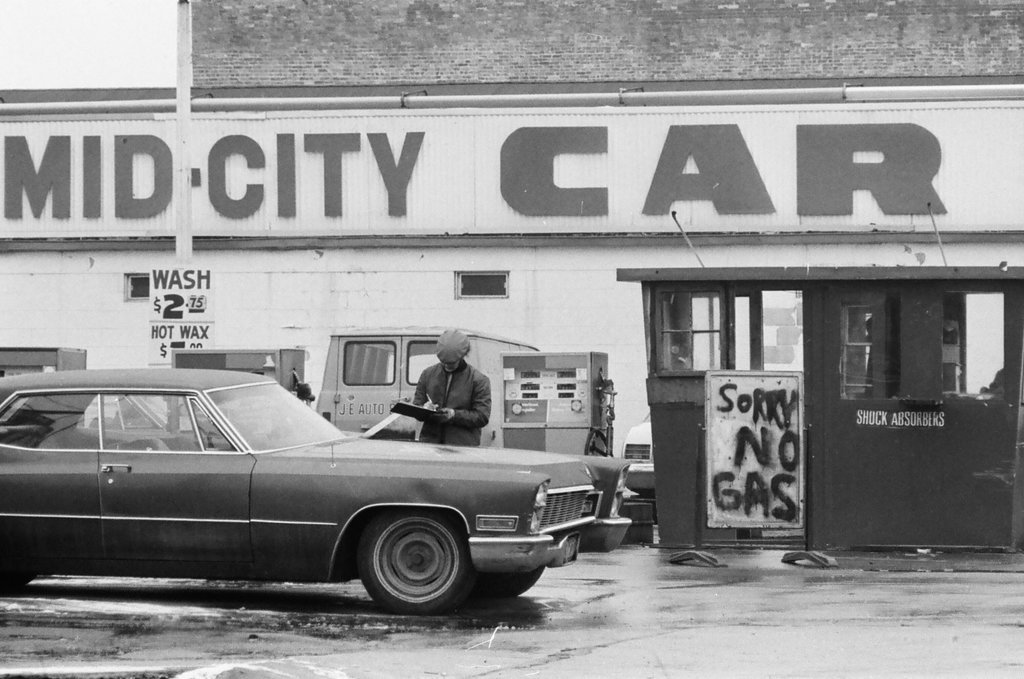 No gas at the Standard Gas Station - Charles Krejcsi for Chicago Sun-Times