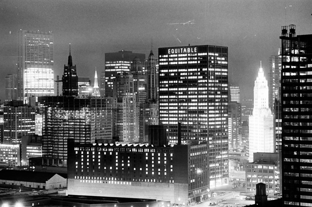 Downtown Chicago streets at night - Howard D. Simmons for Chicago Sun-Times