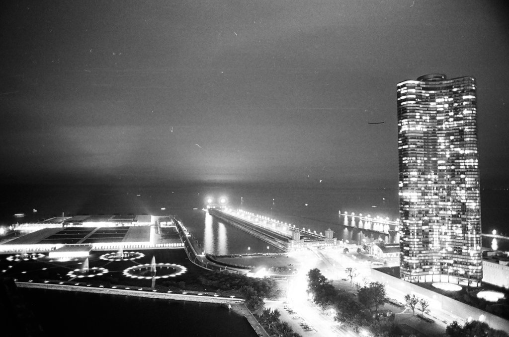 Downtown Chicago streets at night - Howard D. Simmons for Chicago Sun-Times