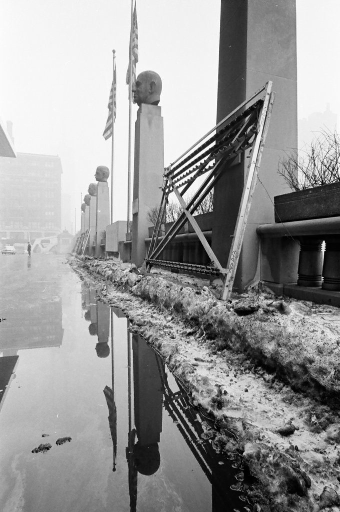 Foggy weather by the Merchandise Mart - Jack Dykinga for Chicago Sun-Times