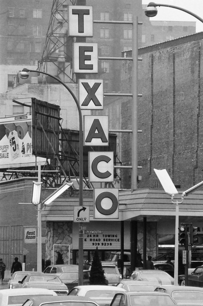 No gas at the Standard Gas Station - Charles Krejcsi for Chicago Sun-Times