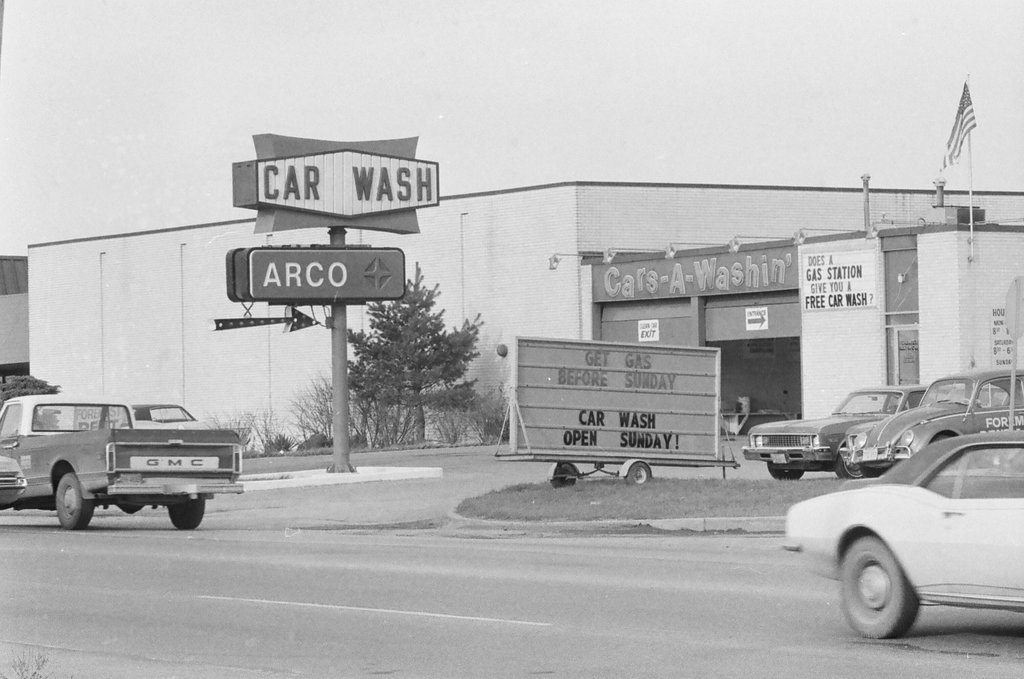 Kean Bros Gas Station closure in Oak Lawn - Gene Pesek for Chicago Sun-Times
