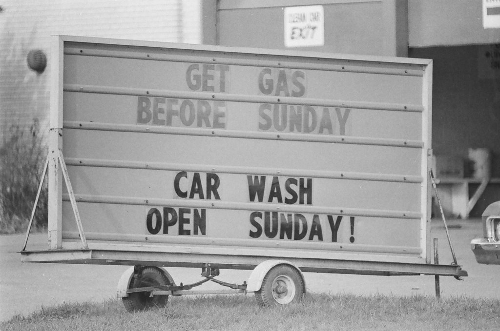 Kean Bros Gas Station closure in Oak Lawn - Gene Pesek for Chicago Sun-Times