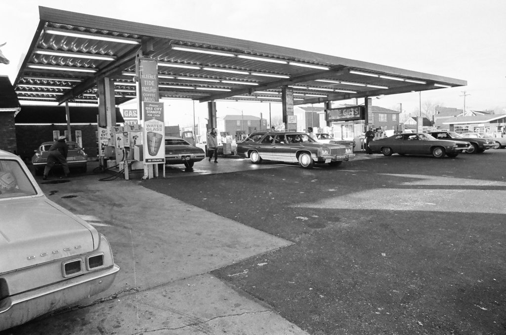 Gas City station full before Sunday closure - Gene Pesek for Chicago Sun-Times
