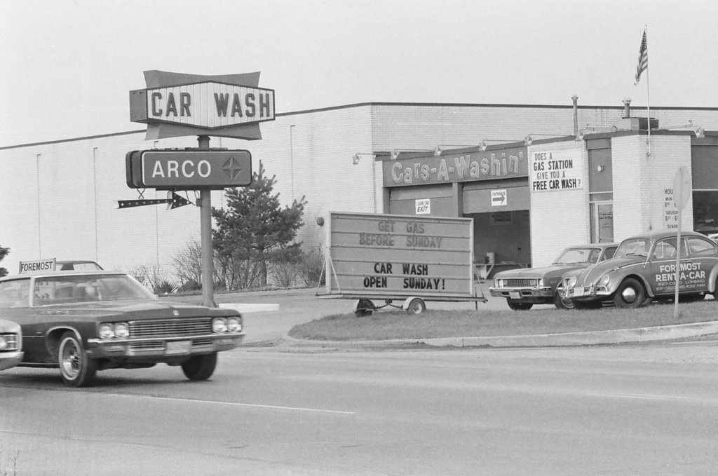 Kean Bros Gas Station closure in Oak Lawn - Gene Pesek for Chicago Sun-Times