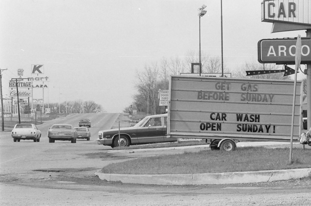 Kean Bros Gas Station closure in Oak Lawn - Gene Pesek for Chicago Sun-Times