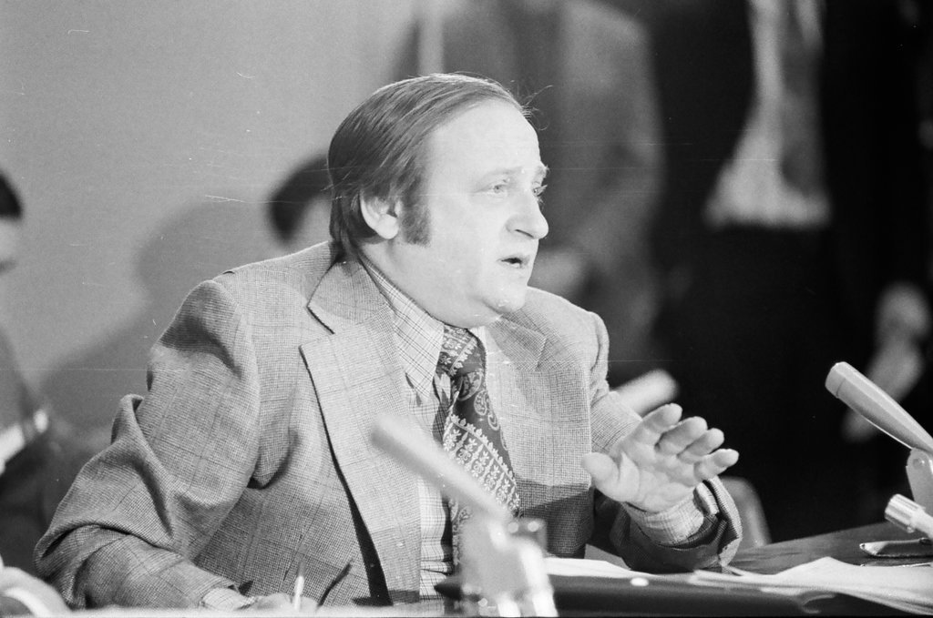 Hearing on gasoline shortage - Henry Herr Gill for Chicago Sun-Times