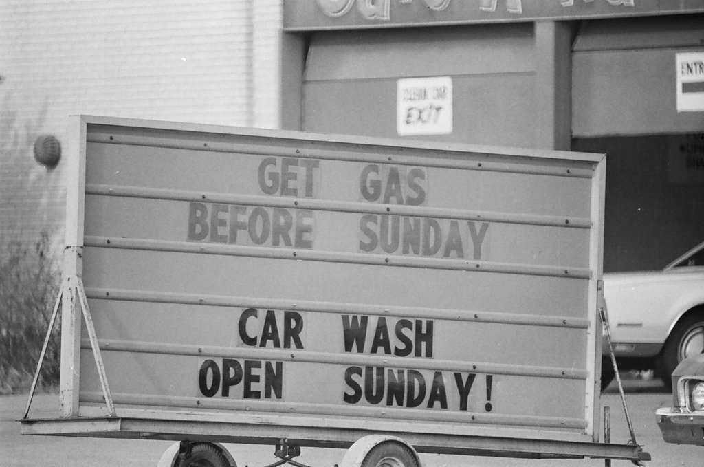 Kean Bros Gas Station closure in Oak Lawn - Gene Pesek for Chicago Sun-Times