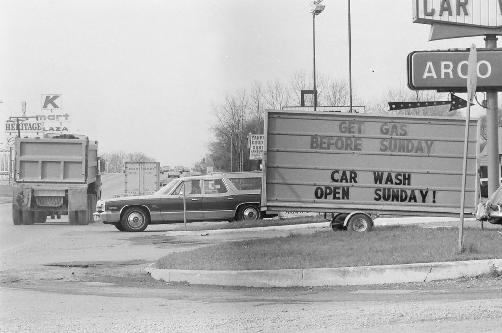 Kean Bros Gas Station closure in Oak Lawn - Gene Pesek for Chicago Sun-Times