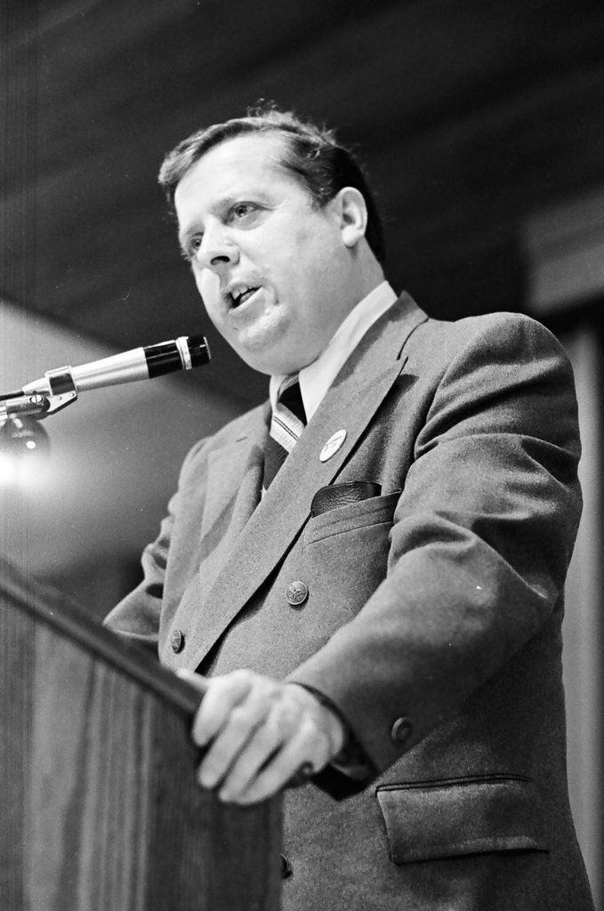 Charles Smith speaks at meeting of League of Women Voters - M. Leon Lopez for Chicago Sun-Times