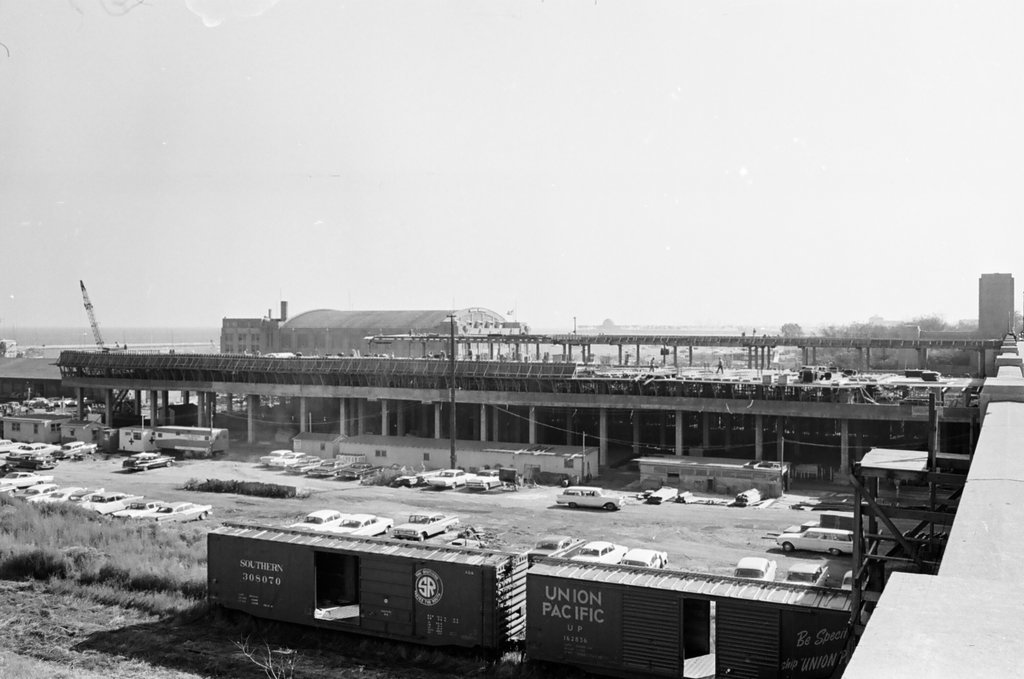 Outer Drive East apartments under construction - Howard Lyon for Chicago Sun-Times