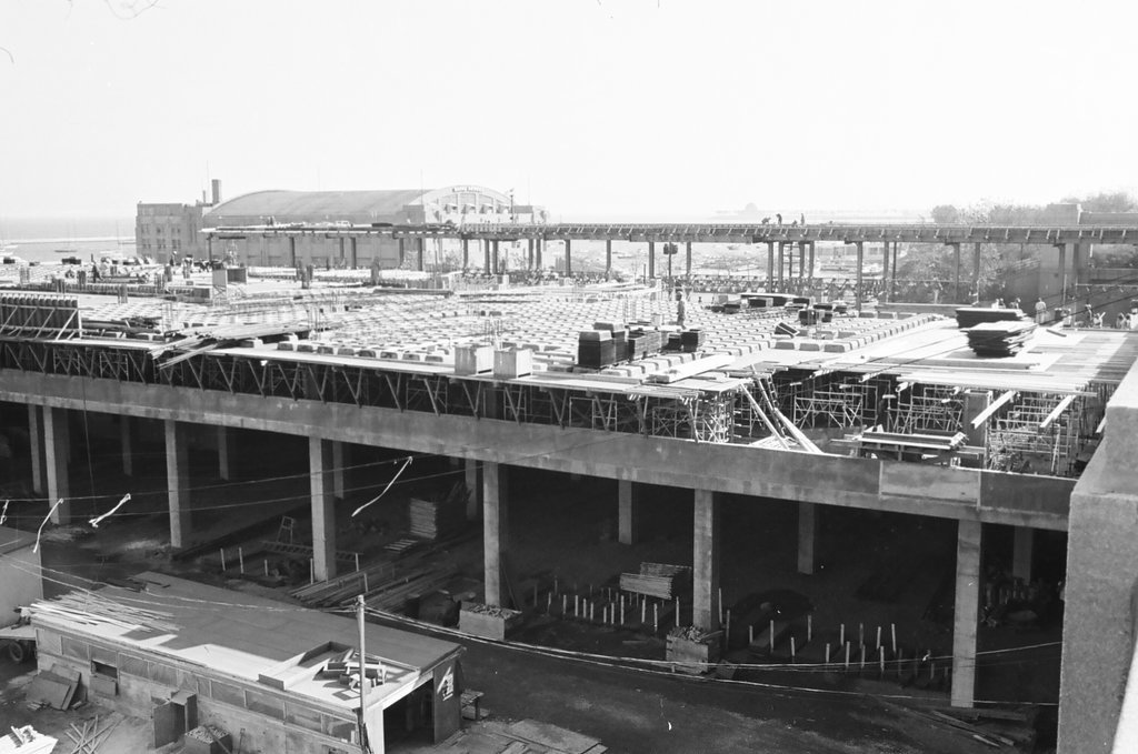 Outer Drive East apartments under construction - Howard Lyon for Chicago Sun-Times
