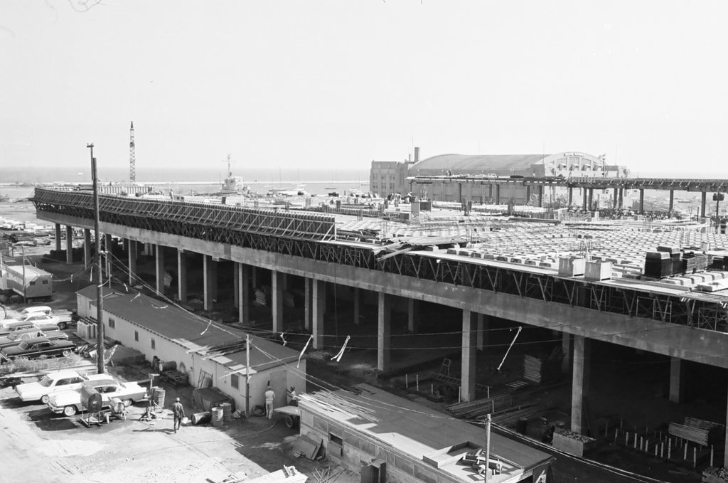 Outer Drive East apartments under construction - Howard Lyon for Chicago Sun-Times