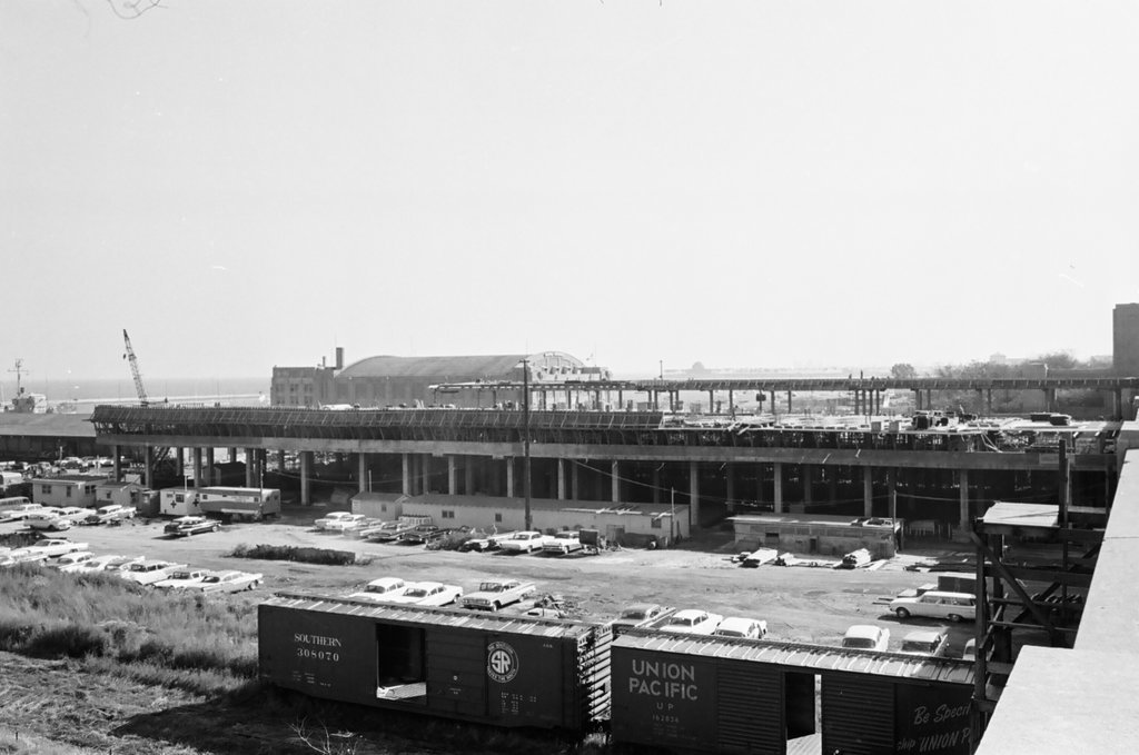 Outer Drive East apartments under construction - Howard Lyon for Chicago Sun-Times
