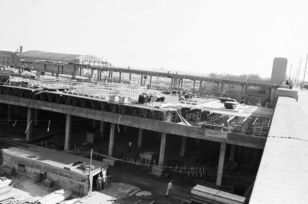 Outer Drive East apartments under construction - Howard Lyon for Chicago Sun-Times