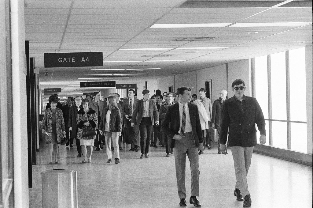 Midway Airport crowd delayed by air traffic 'sick-in' - James (Jim) Klepitsch for Chicago Sun-Times