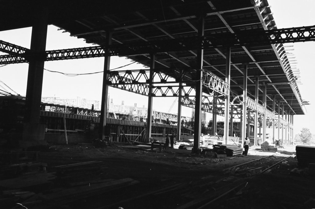 Outer Drive East apartments under construction - Howard Lyon for Chicago Sun-Times