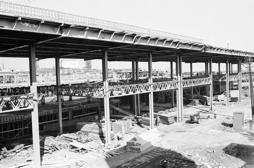 Outer Drive East apartments under construction - Howard Lyon for Chicago Sun-Times