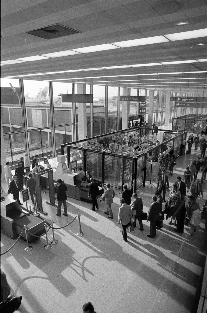 Gift shop at O'Hare Airport - Edmund Jarecki for Chicago Sun-Times