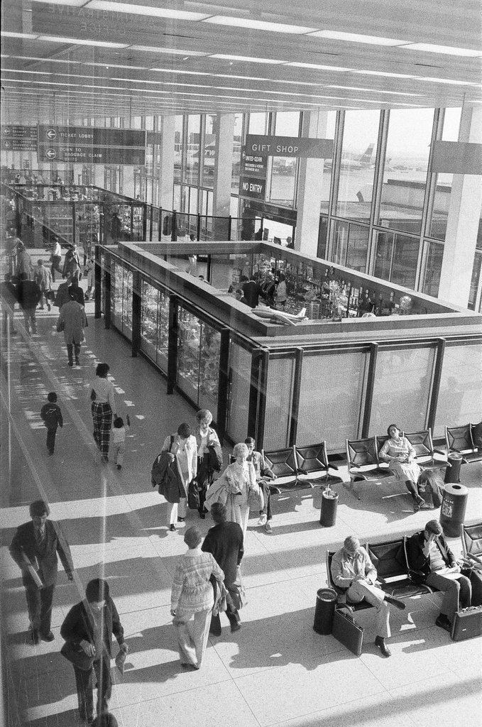 Gift shop at O'Hare Airport - Edmund Jarecki for Chicago Sun-Times