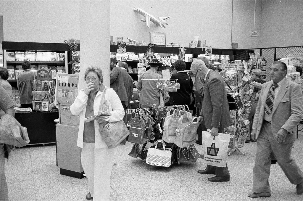 Gift shop at O'Hare Airport - Edmund Jarecki for Chicago Sun-Times
