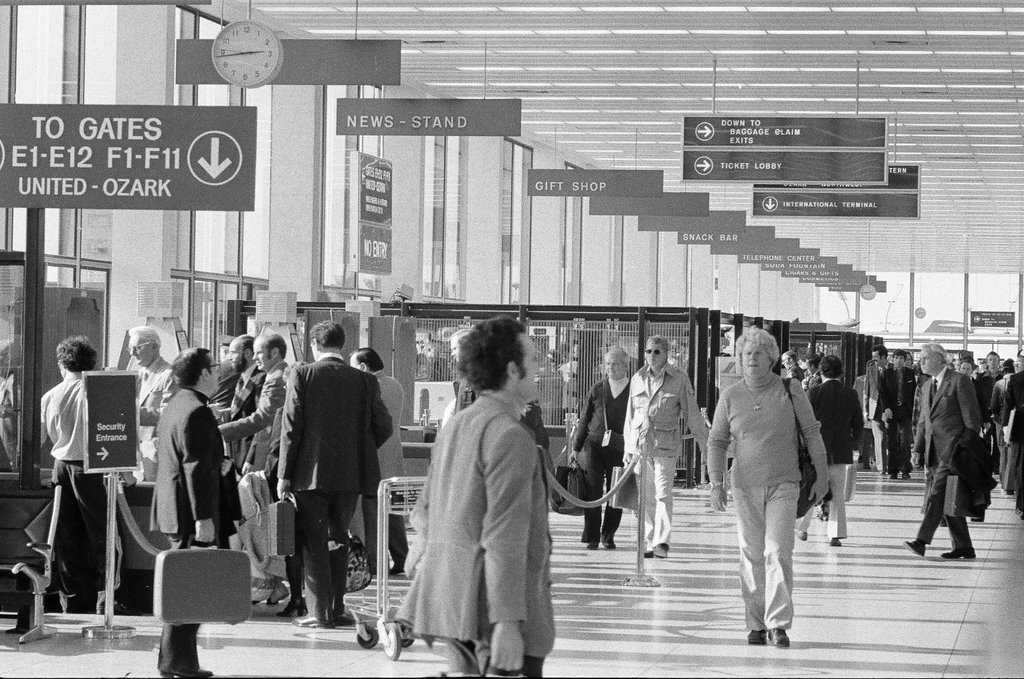 Gift shop at O'Hare Airport - Edmund Jarecki for Chicago Sun-Times