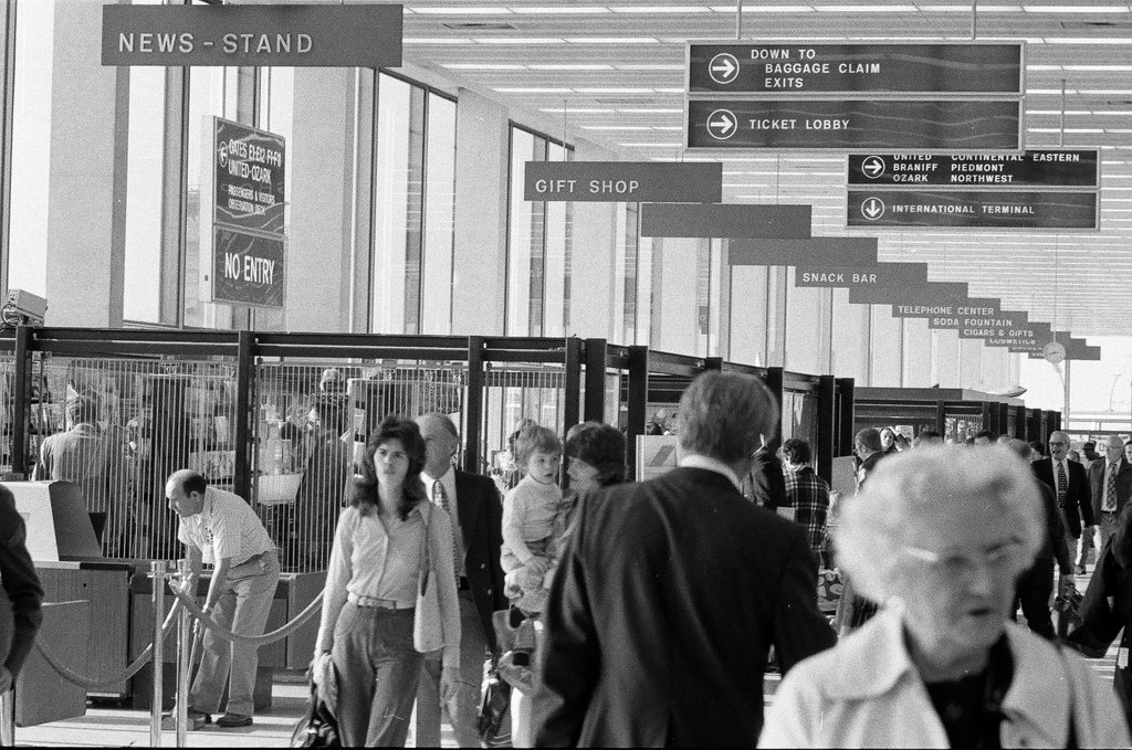 Gift shop at O'Hare Airport - Edmund Jarecki for Chicago Sun-Times