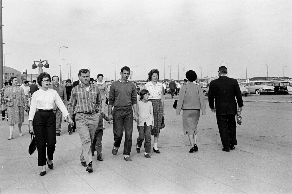 General scenes at O'Hare Airport - Kotalik (Bob or George) for Chicago Sun-Times