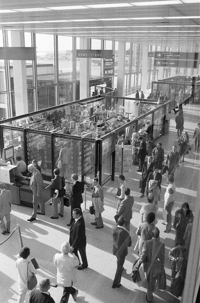 Gift shop at O'Hare Airport - Edmund Jarecki for Chicago Sun-Times