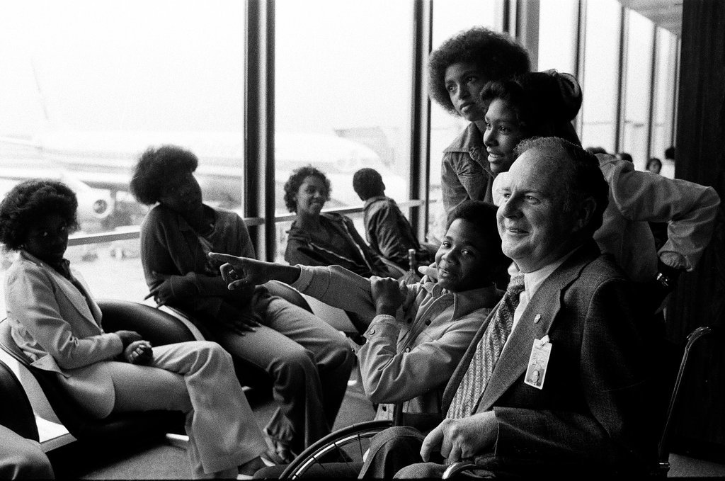 Chicago students at O'Hare for first plane ride - Jack Lenahan for Chicago Sun-Times