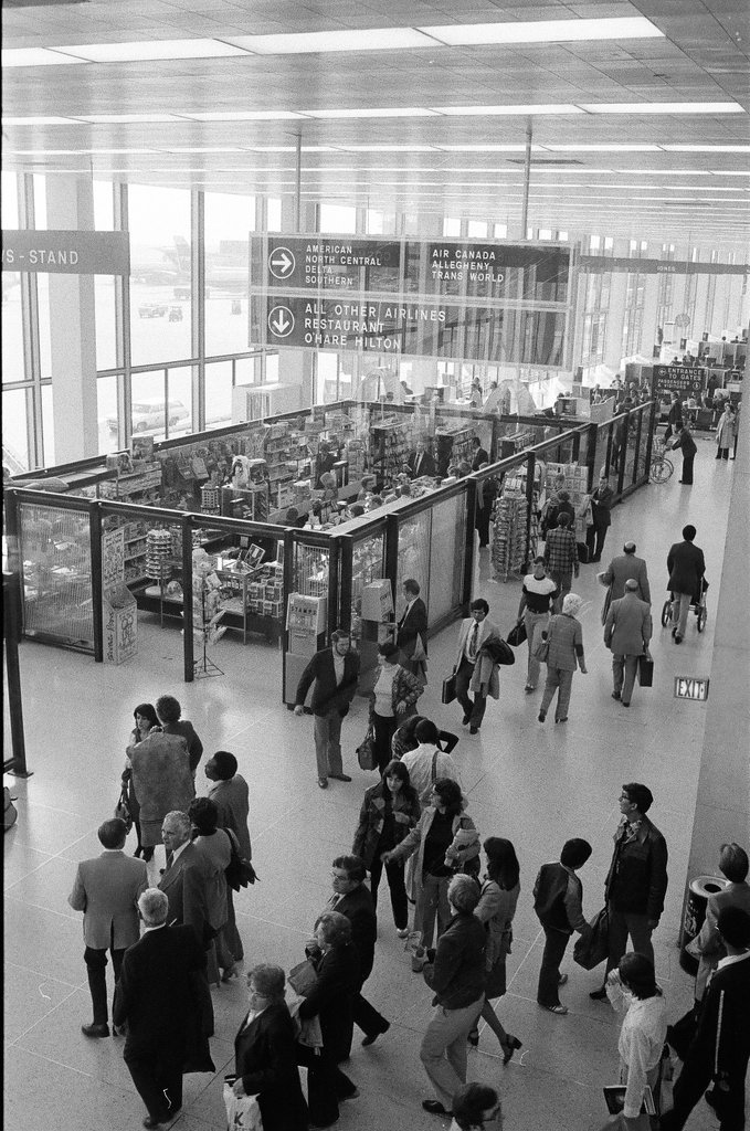 Gift shop at O'Hare Airport - Edmund Jarecki for Chicago Sun-Times