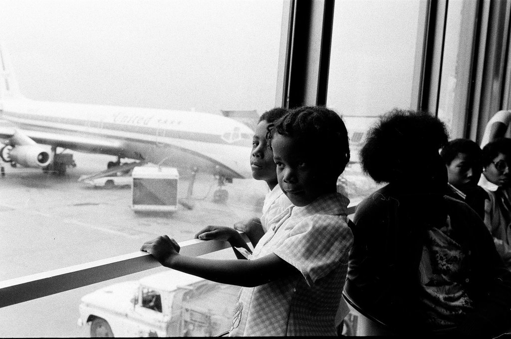 Chicago students at O'Hare for first plane ride - Jack Lenahan for Chicago Sun-Times