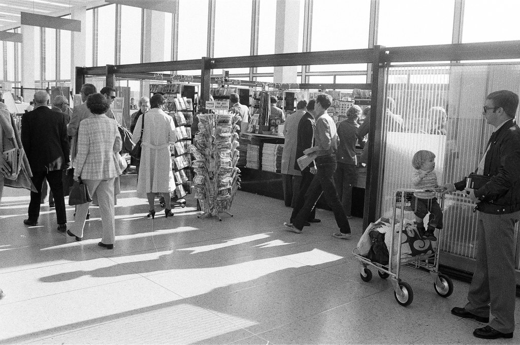 Gift shop at O'Hare Airport - Edmund Jarecki for Chicago Sun-Times