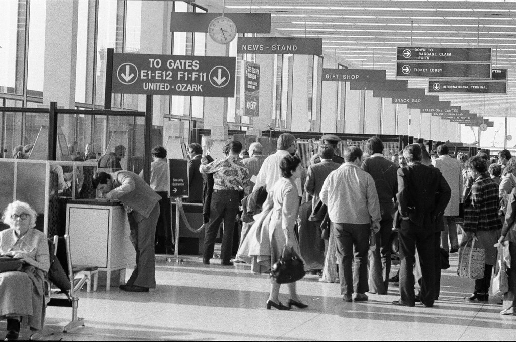 Gift shop at O'Hare Airport - Edmund Jarecki for Chicago Sun-Times