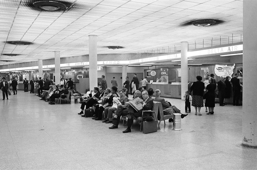 General scenes at O'Hare Airport - Kotalik (Bob or George) for Chicago Sun-Times