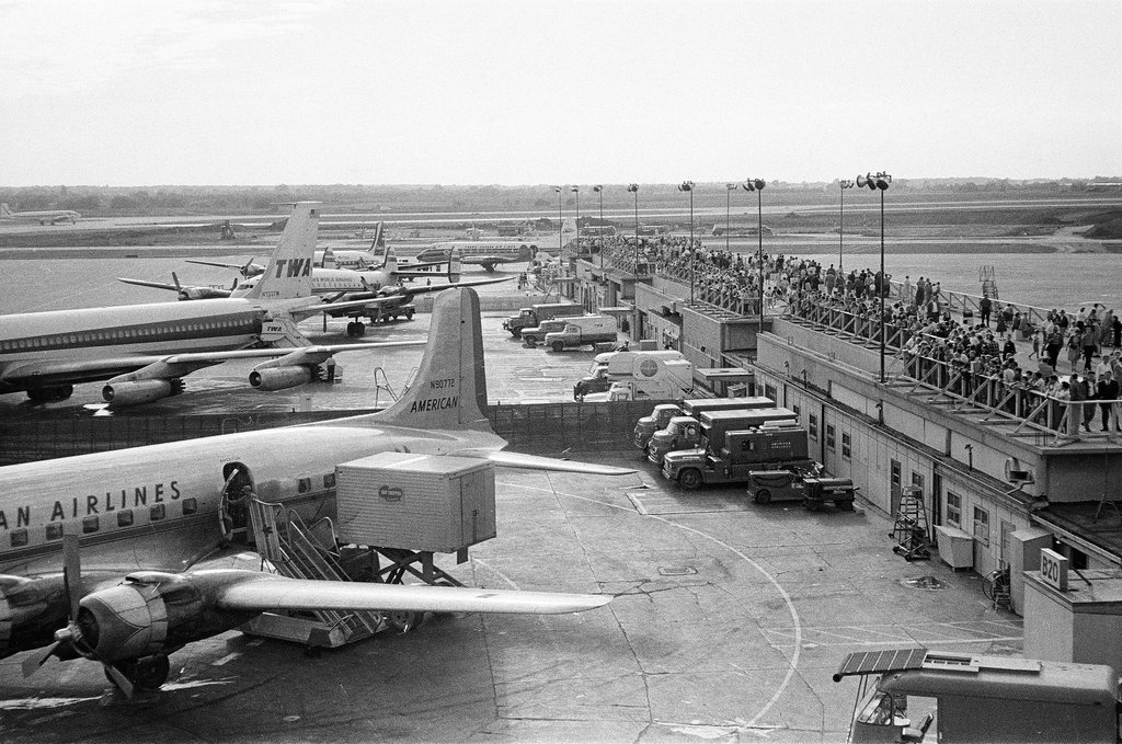 chicago-history-museum-images-general-scenes-at-o-hare-airport