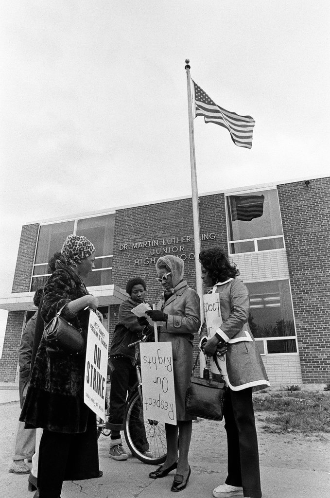 Teachers strike at Martin Luther King Jr. High School - Chicago Sun-Times