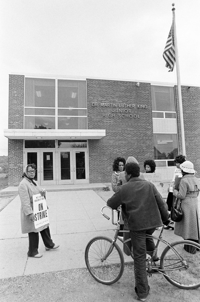 Teachers strike at Martin Luther King Jr. High School - Chicago Sun-Times