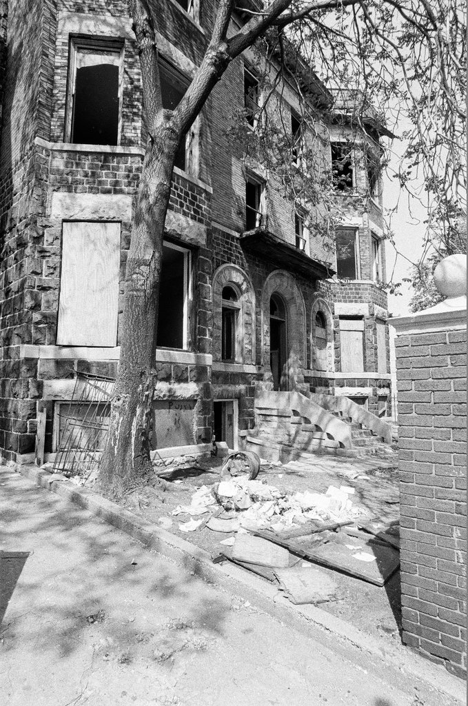 Tenant-managed building in Oakland community area - Chicago Sun-Times