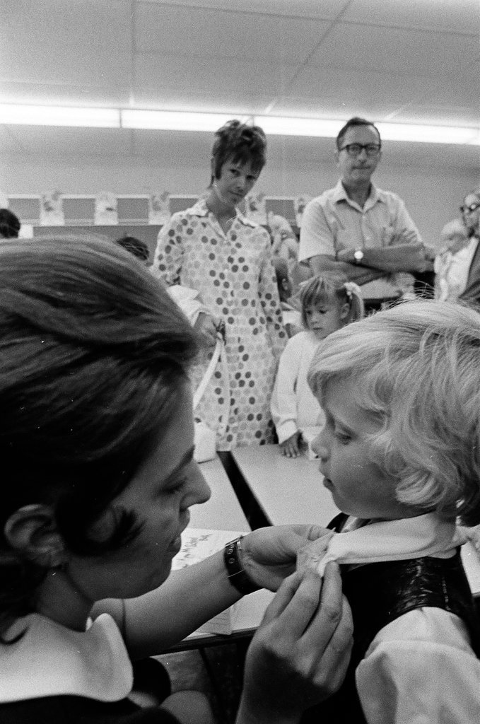 A little girl arrives at Longfellow Elementary School for her first day - Larry Graff for Chicago Sun-Times